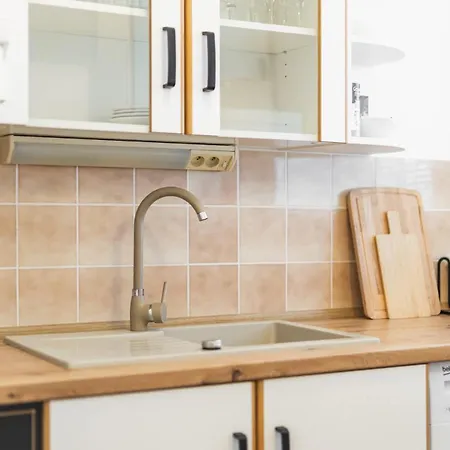 Glow With Balcony Apartamento Bratislava