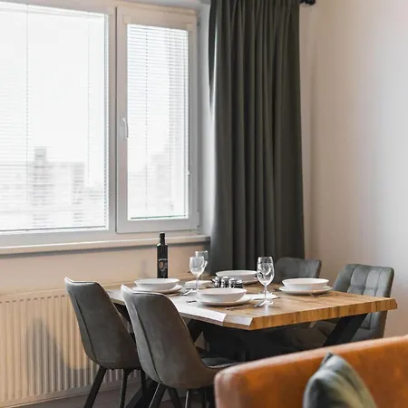 Glow With Balcony Lägenhet