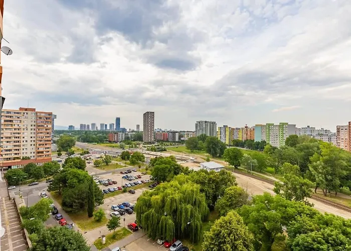 Glow With Balcony Μπρατισλάβα