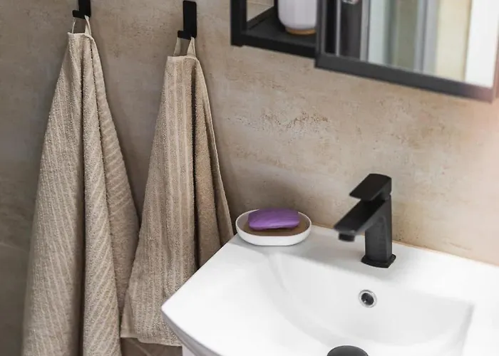 Glow With Balcony Μπρατισλάβα