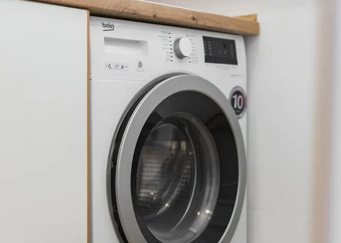 Glow With Balcony Διαμέρισμα Μπρατισλάβα