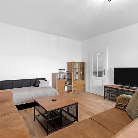 Glow With Balcony 公寓