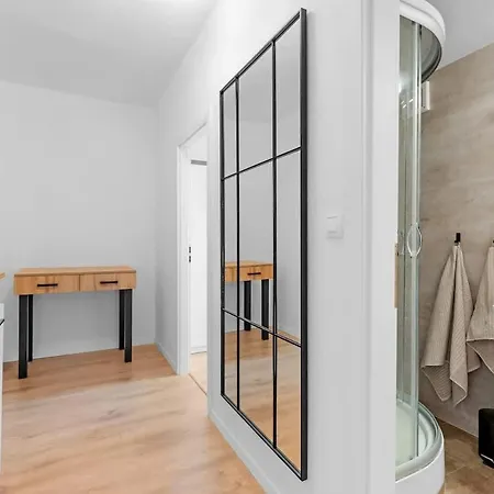 Glow With Balcony 公寓 *